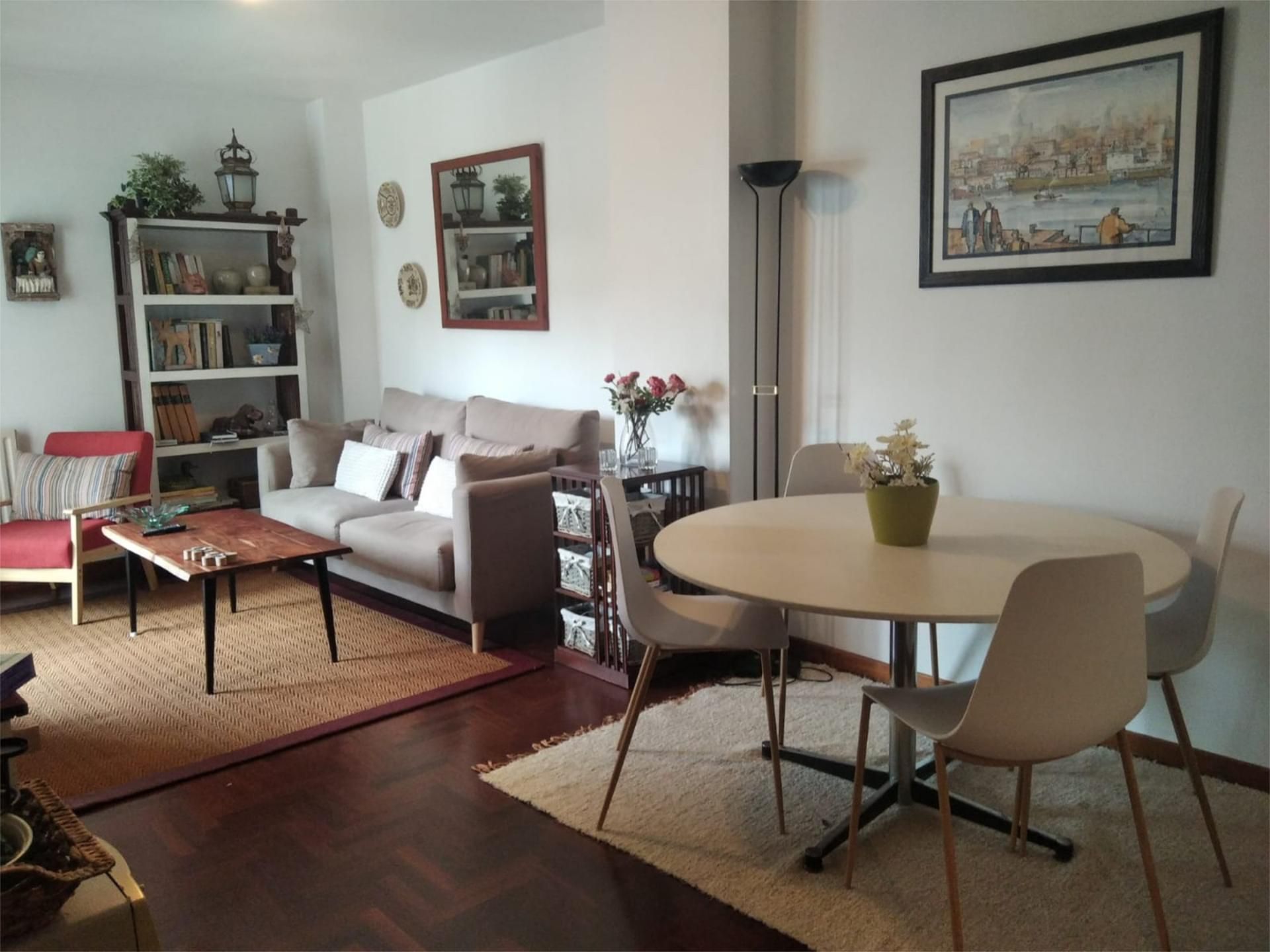 Sala d'estar de Pis de lloguer en Nigrán amb Moblat, Forn i Rentadora
