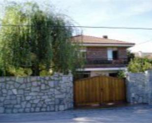 Außenansicht von Wohnung miete in Alfoz de Lloredo mit Terrasse und Balkon