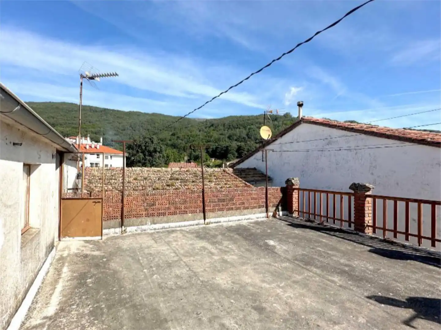 Commercial properties for sale in Avenida de la Vera, 99, Villanueva de la Vera Terrace of Commercial properties for sale in Villanueva de la Vera