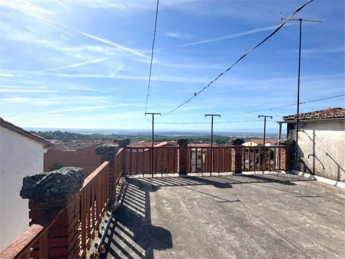 Commercial properties for sale in Avenida de la Vera, 99, Villanueva de la Vera Terrace of Commercial properties for sale in Villanueva de la Vera