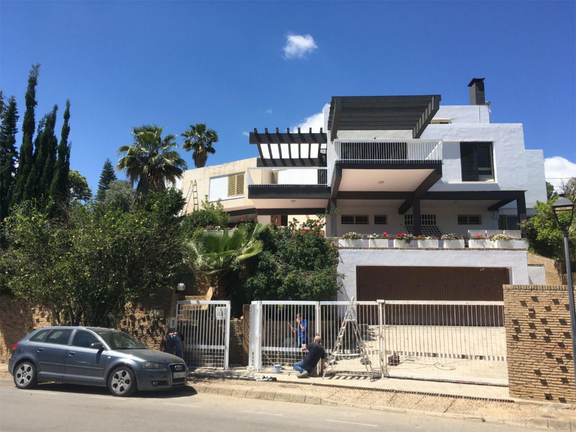 Exterior view of House or chalet for sale in Alcalá de Guadaira  with Private garden, Terrace and Swimming Pool