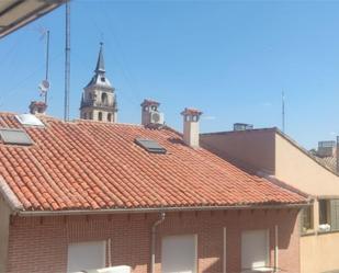 Vista exterior de Pis en venda en Alcalá de Henares amb Aire condicionat