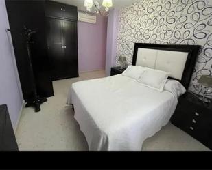 Dormitori de Pis de lloguer en Lucena amb Aire condicionat i Piscina