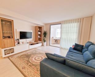 Living room of Flat for sale in Estepona  with Air Conditioner, Terrace and Swimming Pool