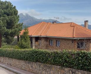 Vista exterior de Casa o xalet en venda en Becerril de la Sierra amb Terrassa i Balcó