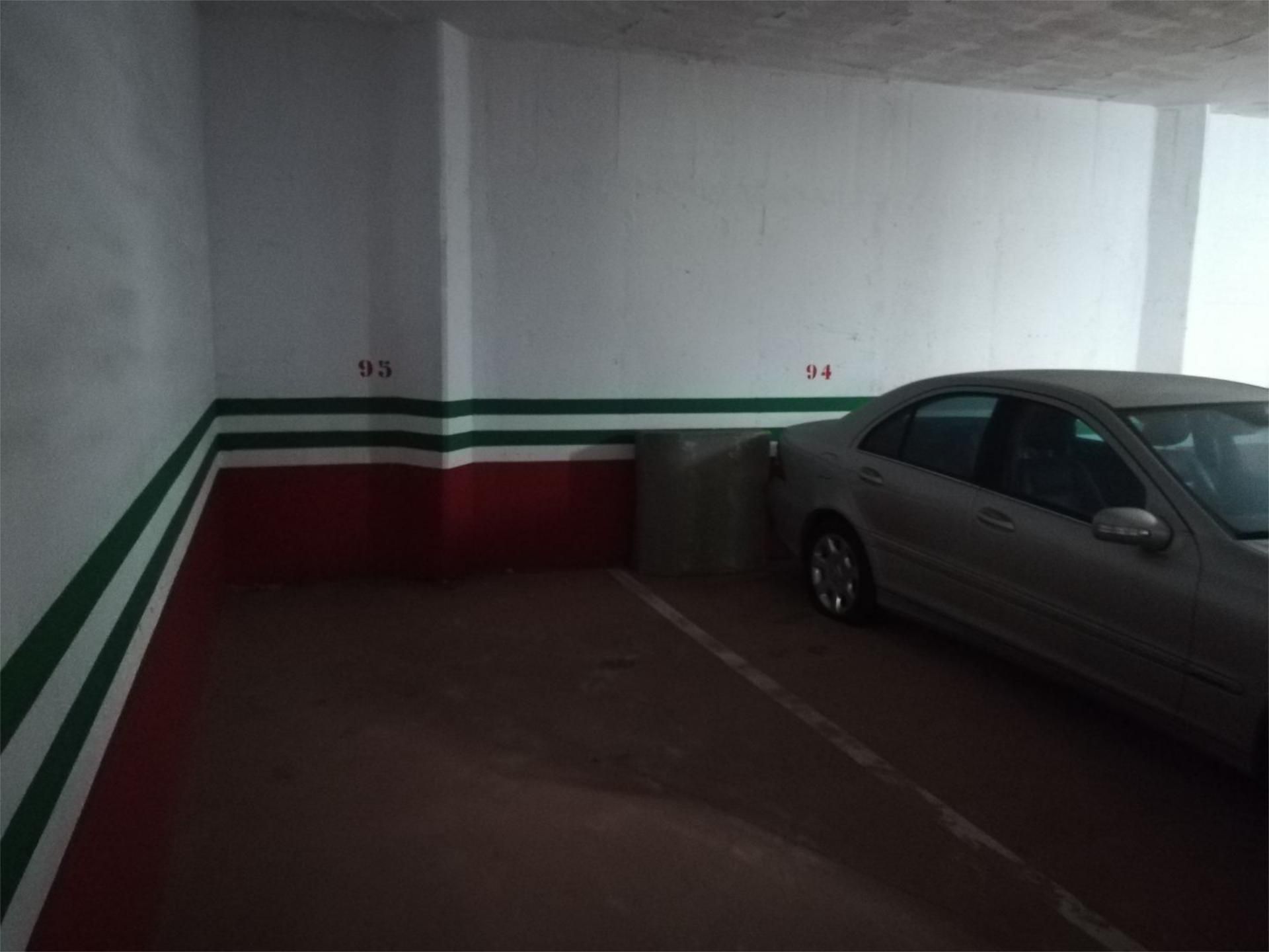 Parking of Garage to rent in Oleiros