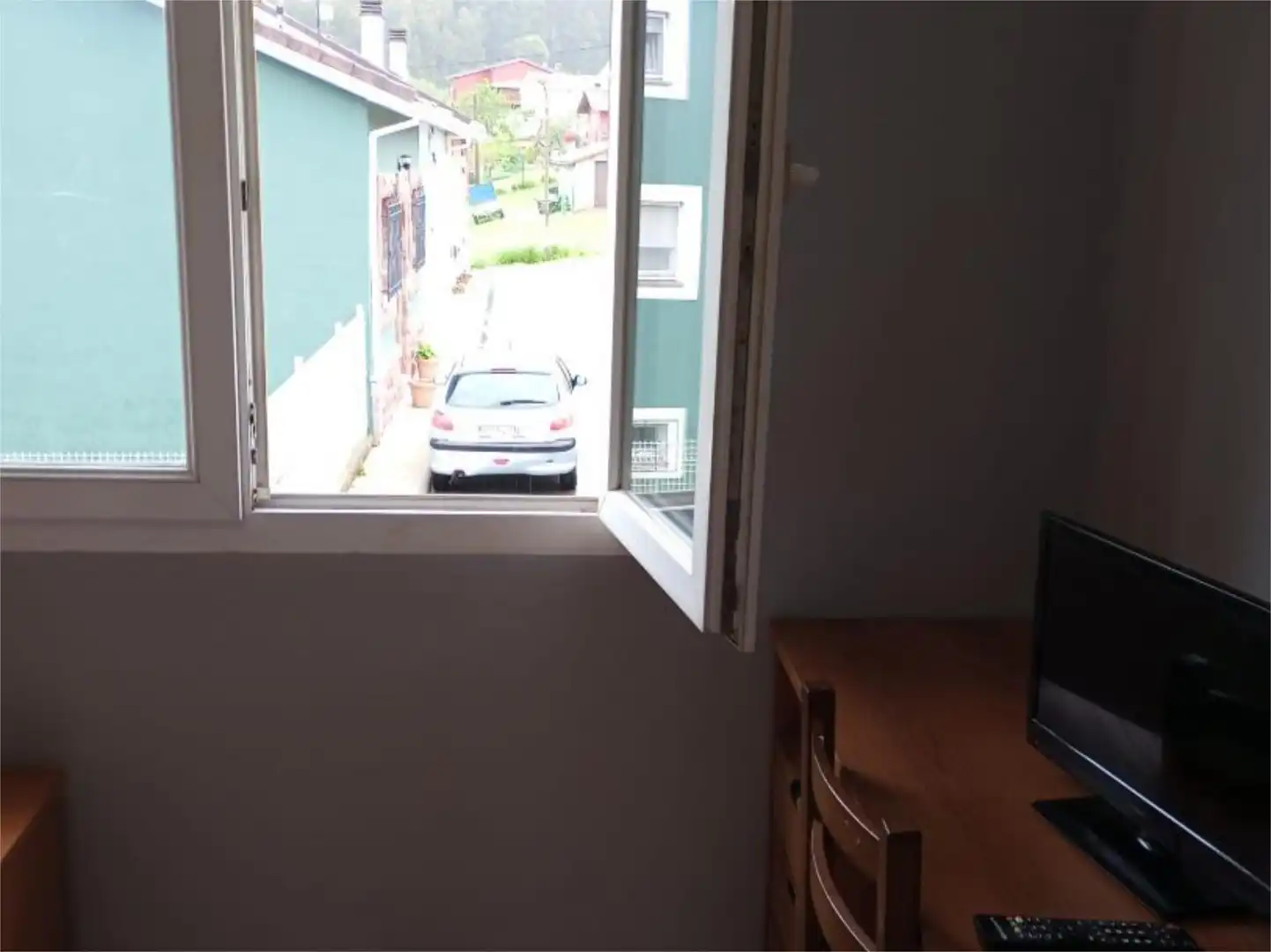 Bedroom of Flat for share in Corvera de Asturias  with Parquet flooring, Storage room and Furnished