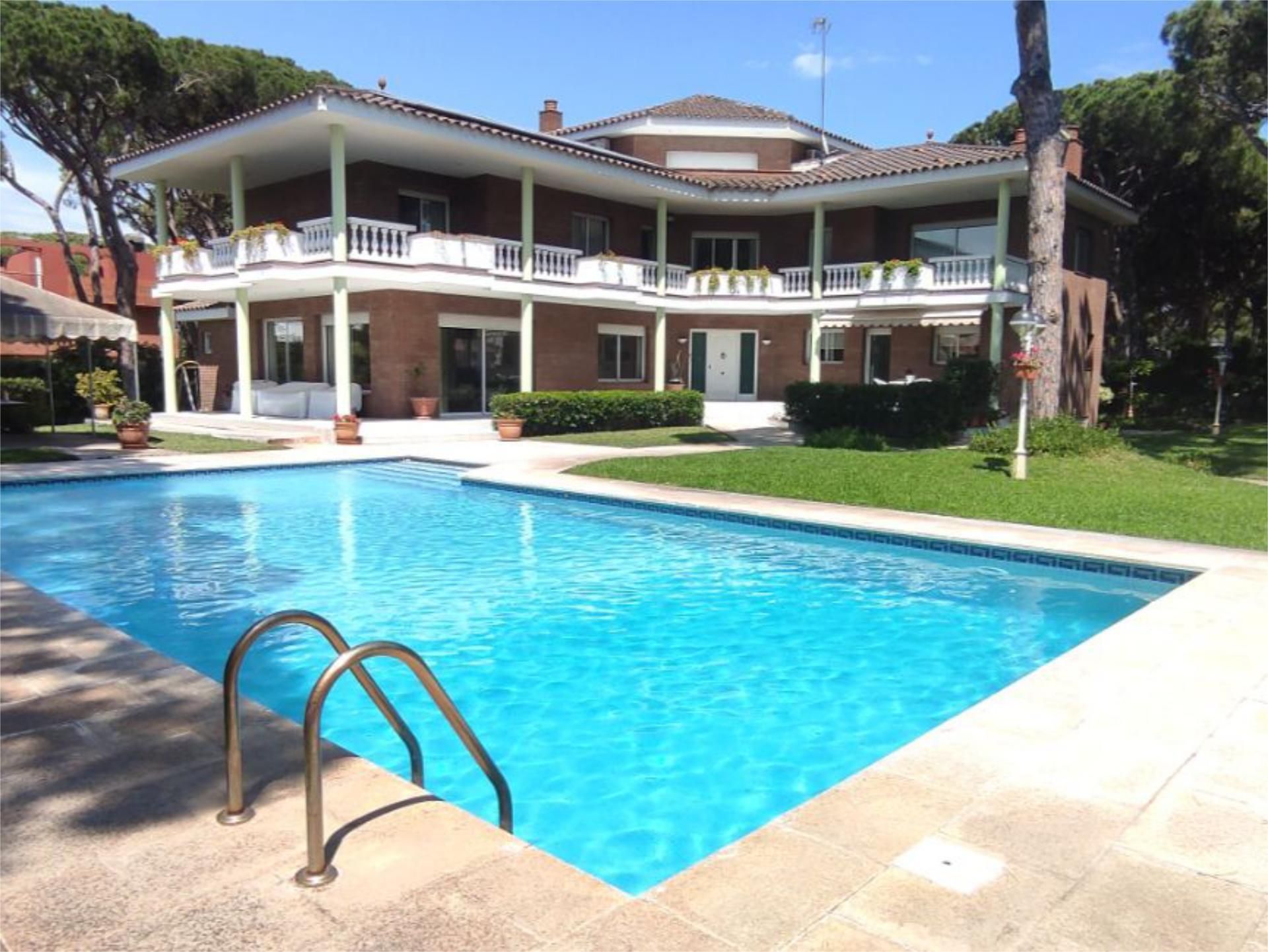 Piscina de Casa o xalet en venda en Castelldefels amb Aire condicionat, Calefacció i Jardí privat