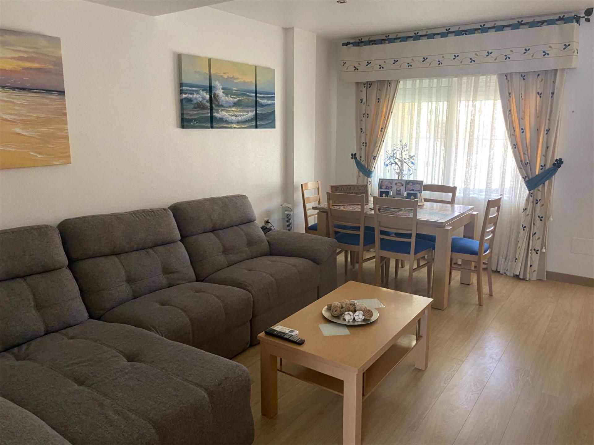 Sala d'estar de Dúplex de lloguer en San Pedro del Pinatar amb Calefacció, Jardí privat i Terrassa