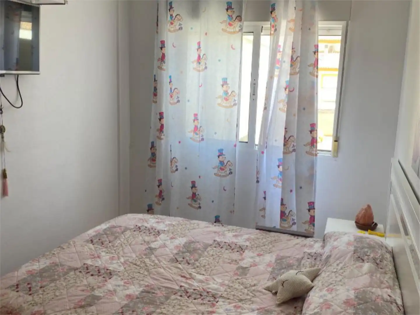 Habitación de Dúplex de alquiler en San Pedro del Pinatar con Calefacción, Jardín privado y Terraza