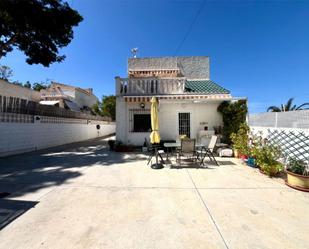 Vista exterior de Casa o xalet en venda en El Campello amb Aire condicionat, Terrassa i Piscina