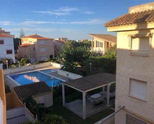 Piscina de Casa adosada en venda en Sueca amb Aire condicionat, Terrassa i Piscina