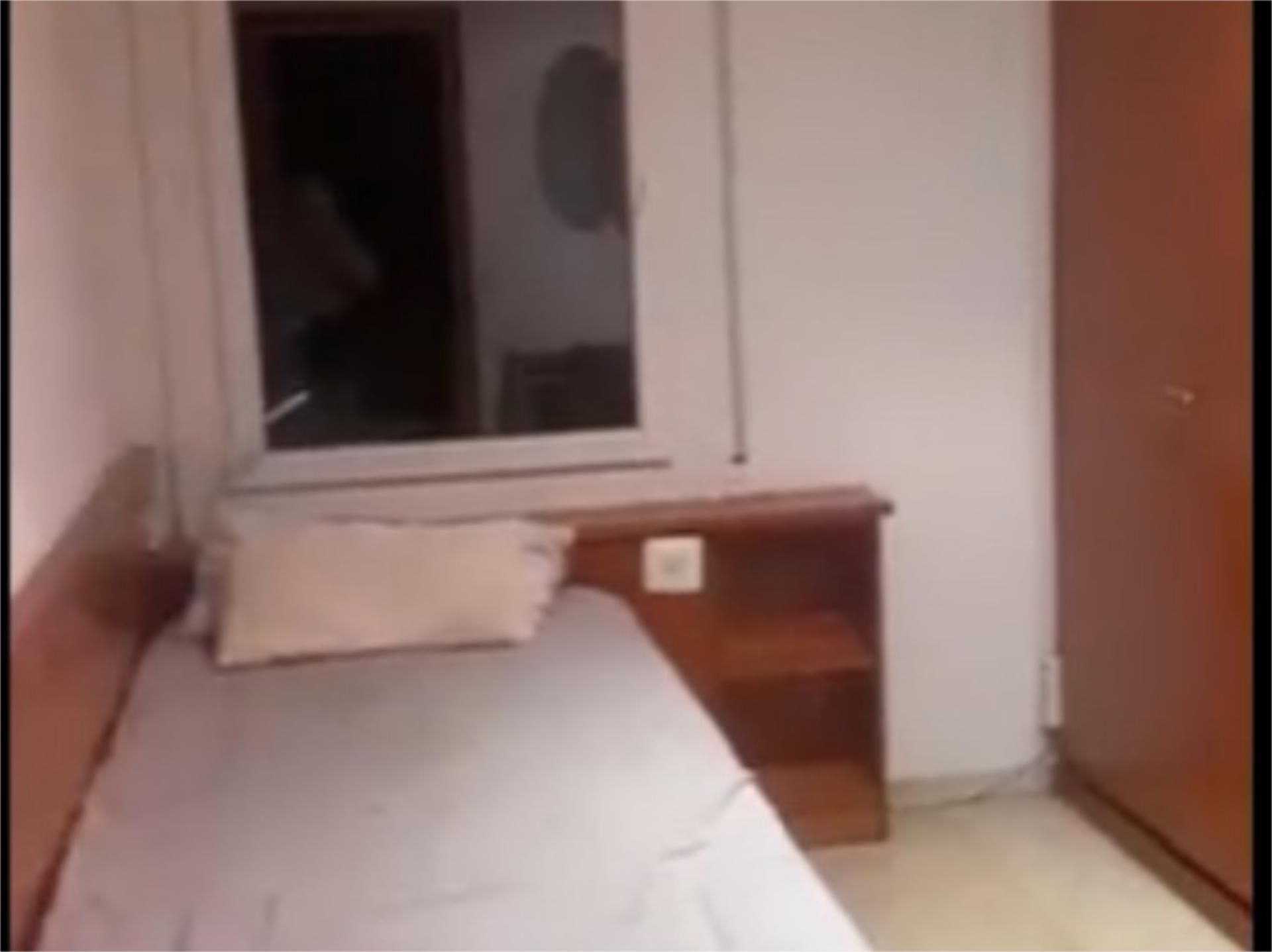 Bedroom of Flat to share in Vic  with Heating, Furnished and Oven