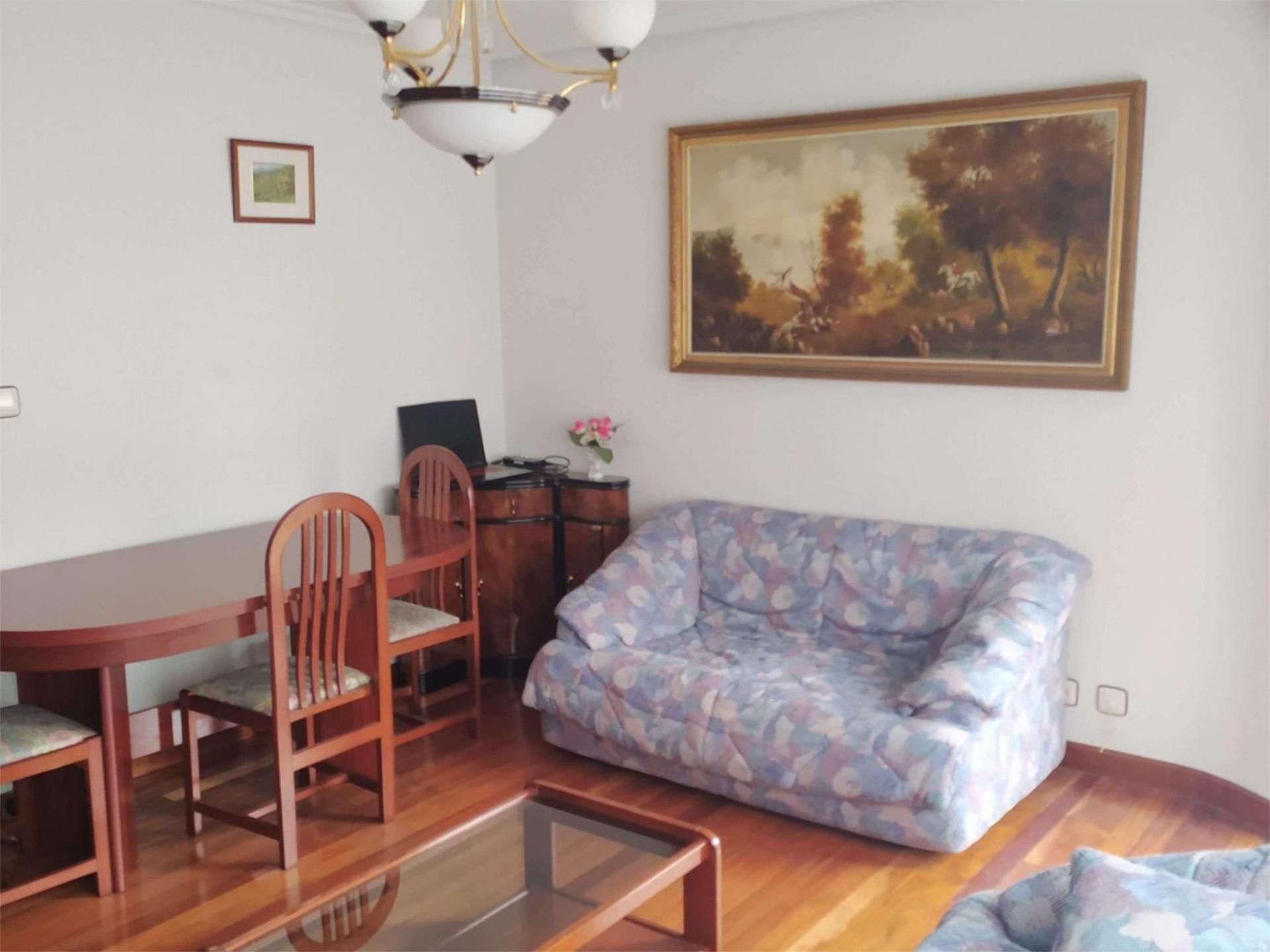 Sala d'estar de Pis de lloguer en Castro-Urdiales amb Calefacció, Jardí privat i Terrassa