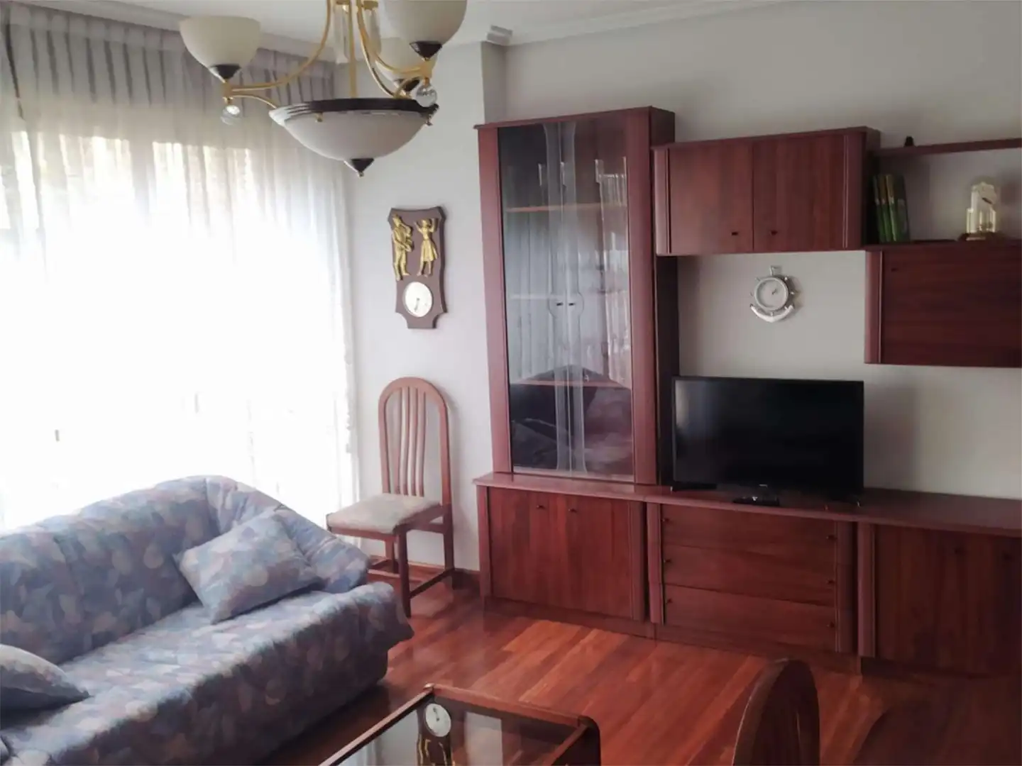 Piso de alquiler en Calle de Silvestre Ochoa, 9, Centro Sala de estar de Piso de alquiler en Castro-Urdiales con Calefacción, Jardín privado y Terraza