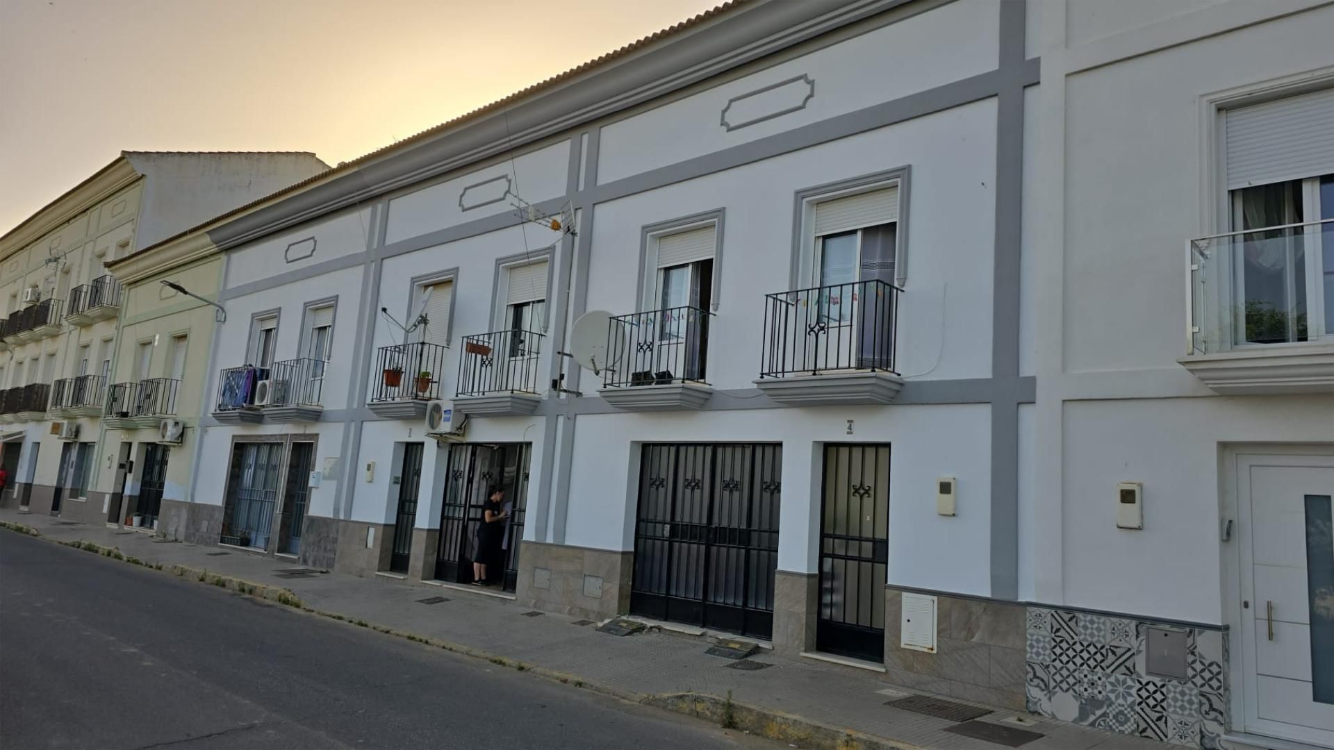 Vista exterior de Casa adosada en venda en San Juan del Puerto amb Aire condicionat i Balcó