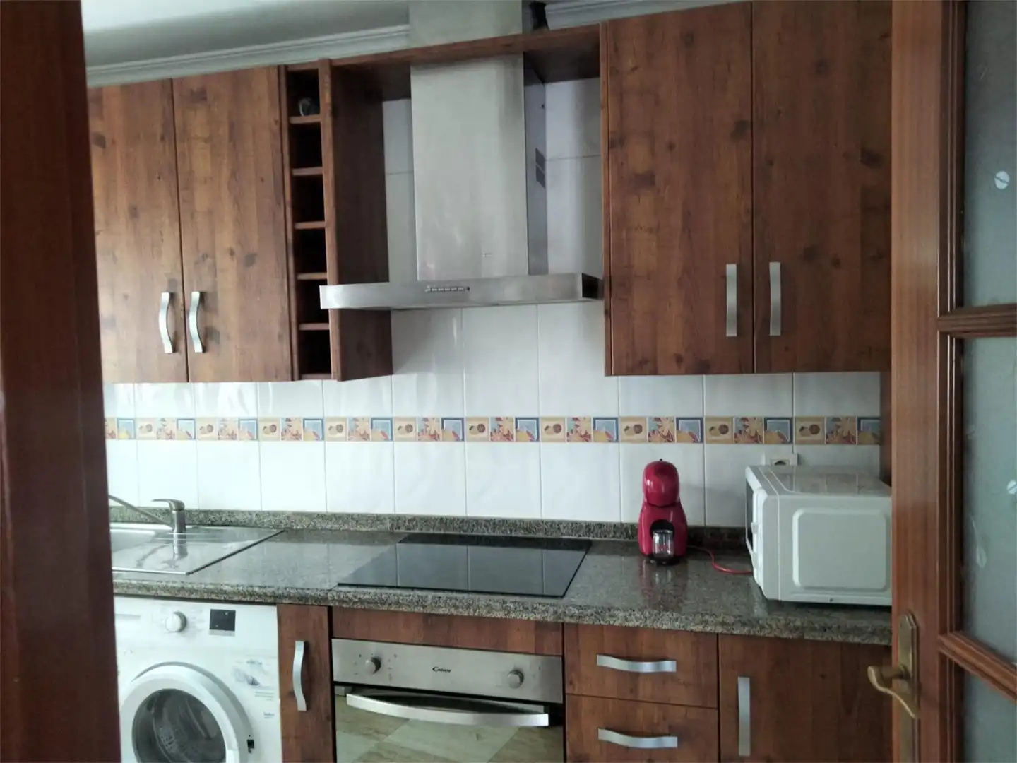 Casa adosada en venta en Calle Real, 1, San Juan del Puerto Cocina de Casa adosada en venta en San Juan del Puerto con Aire acondicionado, Calefacción y Amueblado