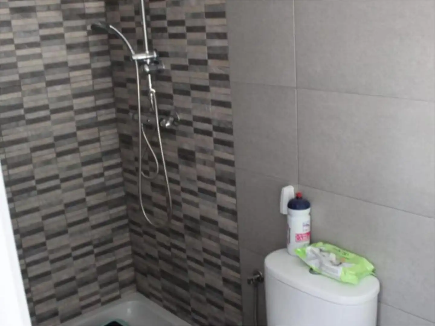 Houses for sale in Calle Posadas, 4, Posadas Bathroom of Houses for sale in Posadas with Air Conditioner, Parquet flooring and Storage room