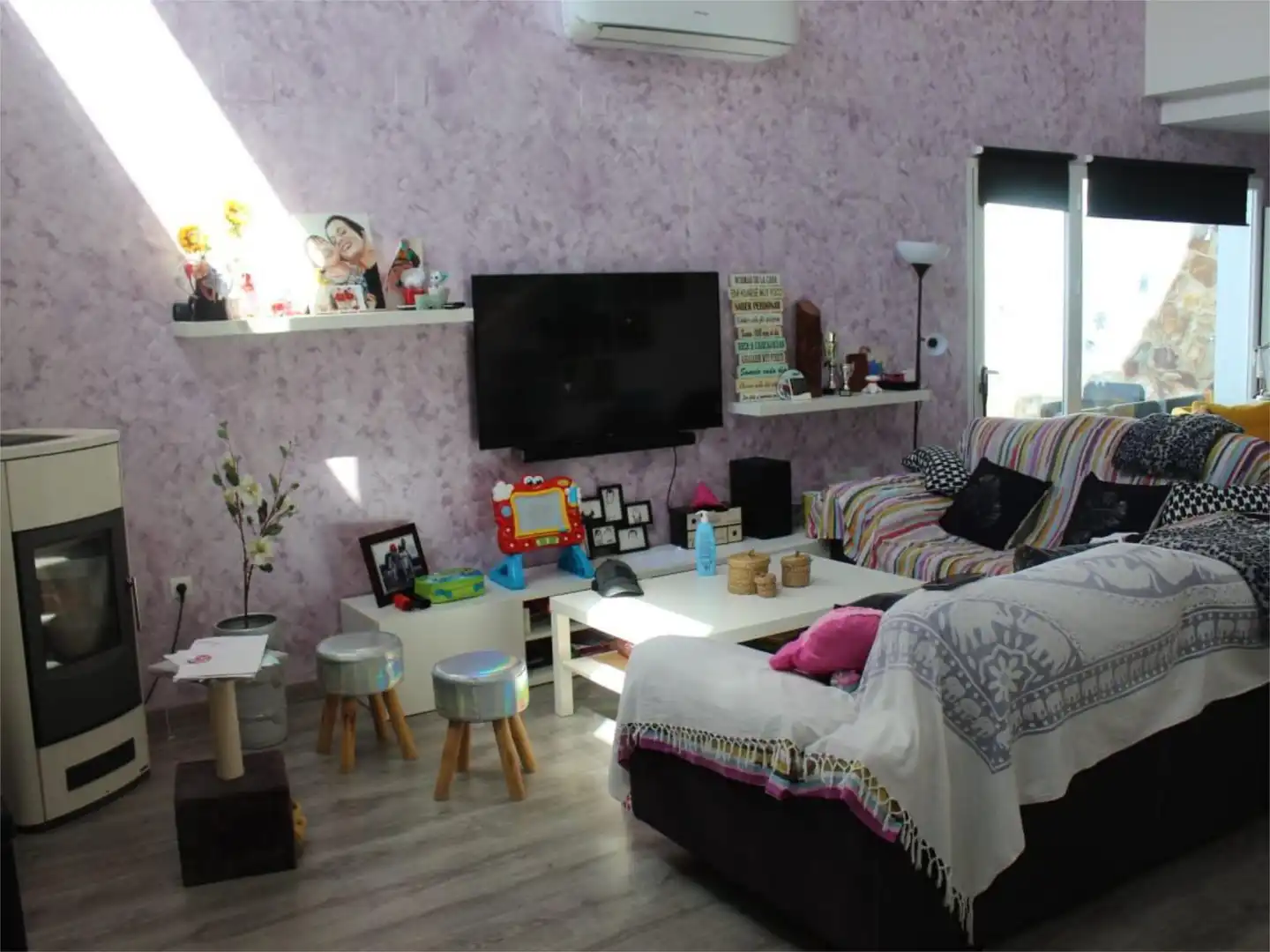 Houses for sale in Calle Posadas, 4, Posadas Living room of Houses for sale in Posadas with Air Conditioner, Parquet flooring and Storage room