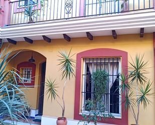 Vista exterior de Casa adosada en venda en Almonte amb Aire condicionat, Calefacció i Traster