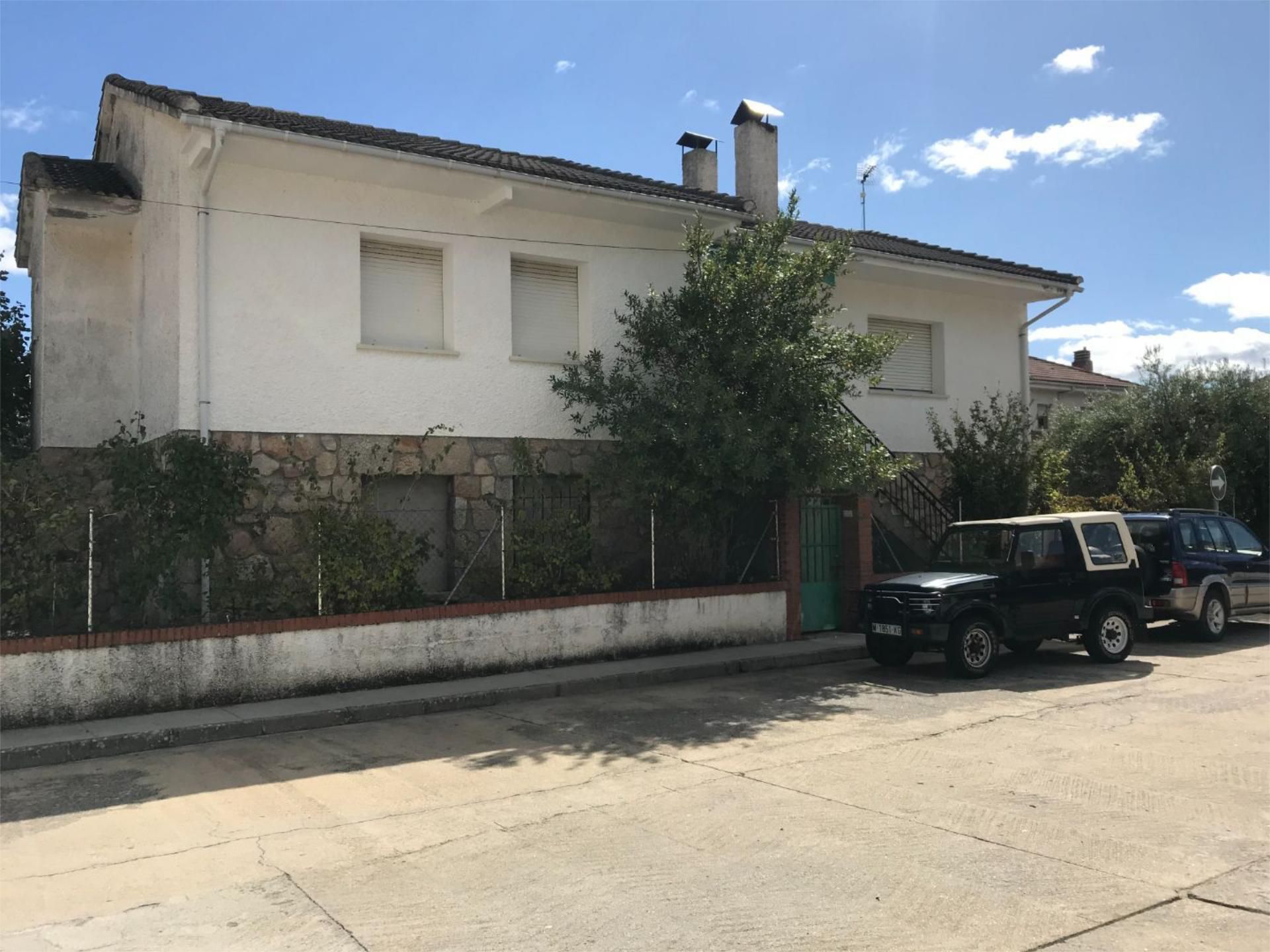 Vista exterior de Casa o xalet en venda en Cebreros amb Jardí privat, Terrassa i Piscina