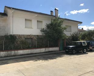 Vista exterior de Casa o xalet en venda en Cebreros amb Terrassa, Piscina i Balcó