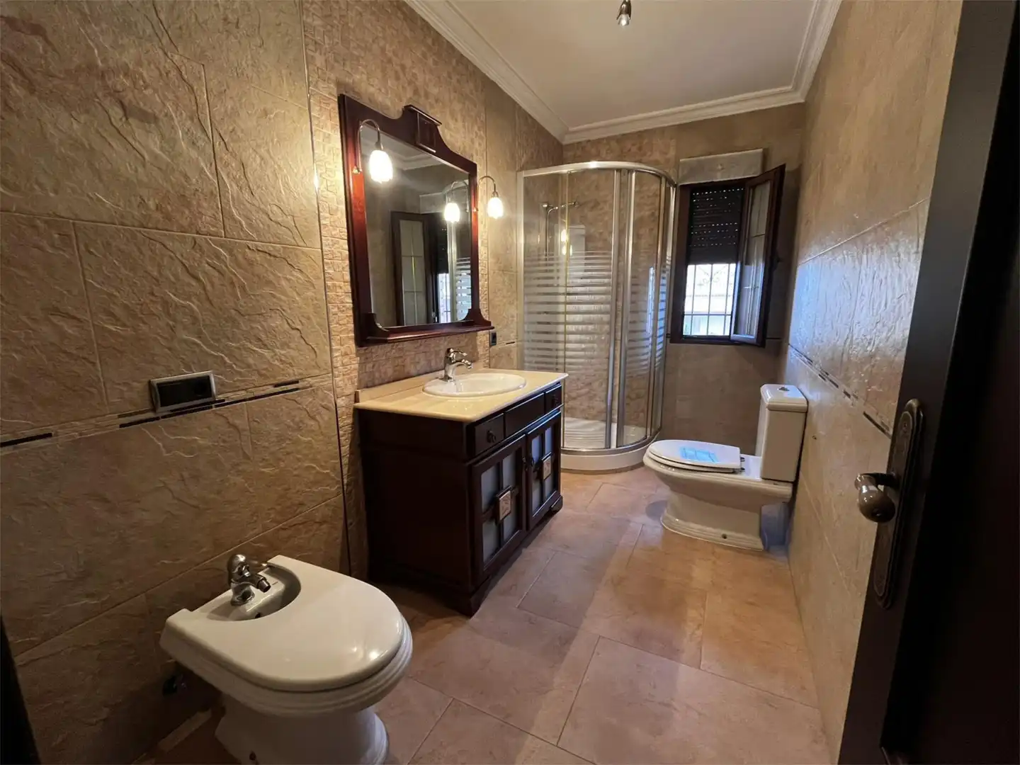 Habitación en Calle Ayozares, 51, La Puebla de Montalbán Baño de Casa o chalet para compartir en La Puebla de Montalbán con Aire acondicionado, Calefacción y Parquet