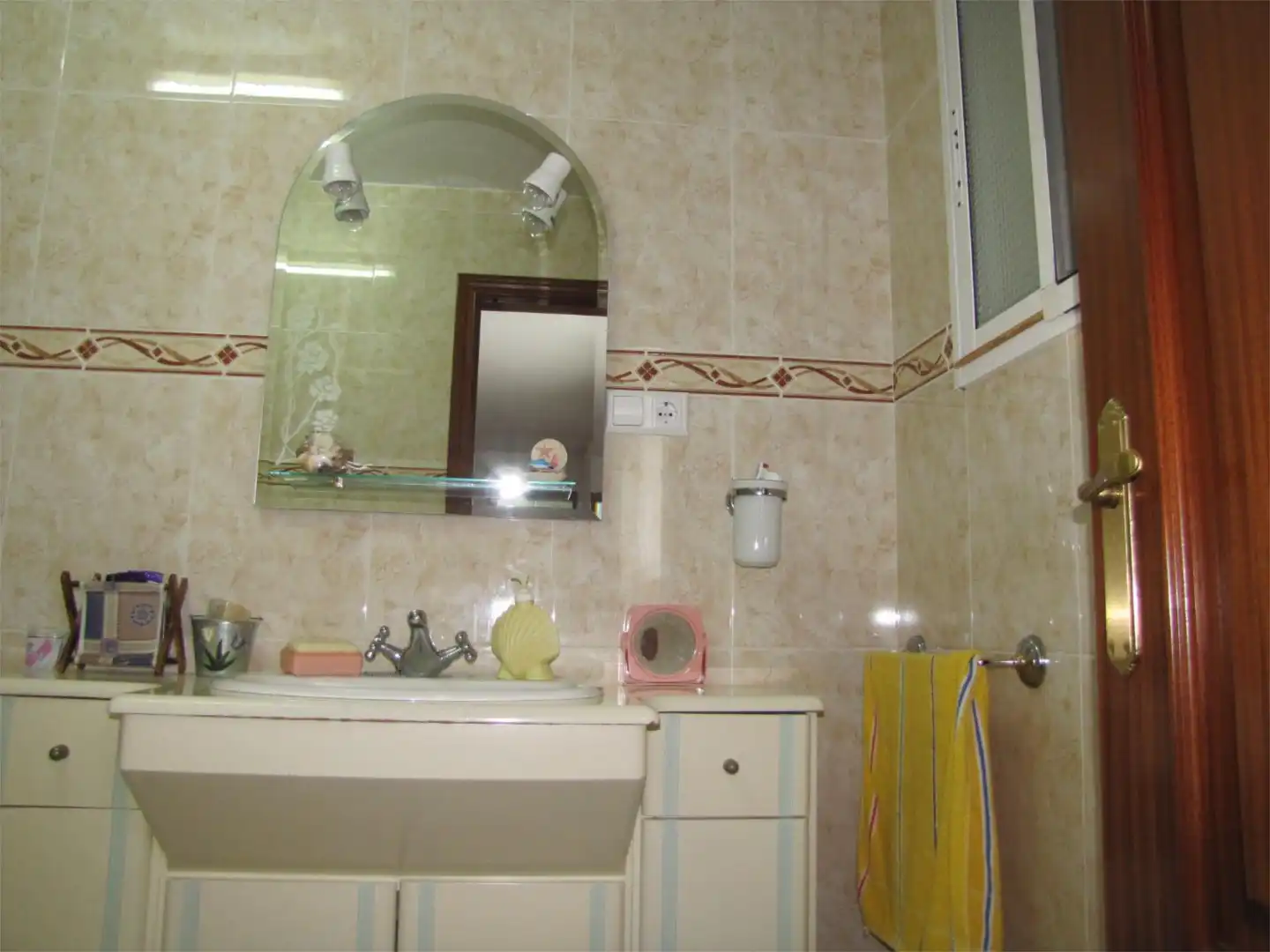 Ground floor for sale in Calle Párroco Isidoro Castellanos, 36, Almadén Bathroom of Ground floor for sale in Almadén with Air Conditioner, Private garden and Terrace