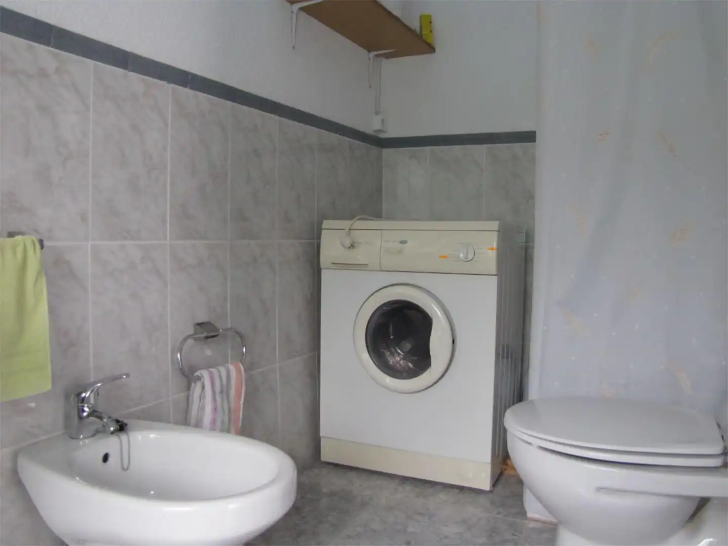 Ground floor for sale in Calle Párroco Isidoro Castellanos, 36, Almadén Bathroom of Ground floor for sale in Almadén with Air Conditioner, Private garden and Terrace