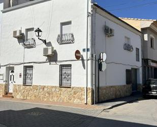 Vista exterior de Casa adosada en venda en Las Pedroñeras    amb Aire condicionat