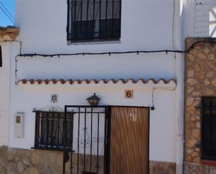 Vista exterior de Casa adosada en venda en Requena amb Aire condicionat, Terrassa i Balcó