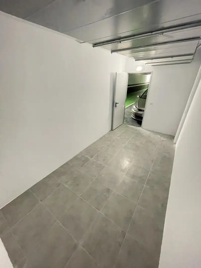 Garage for rent in  Logroño