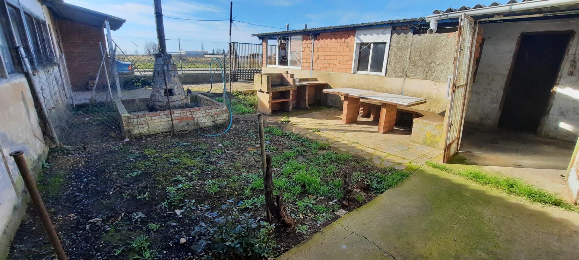 Jardí de Casa o xalet en venda en San Pedro Bercianos amb Calefacció, Jardí privat i Moblat