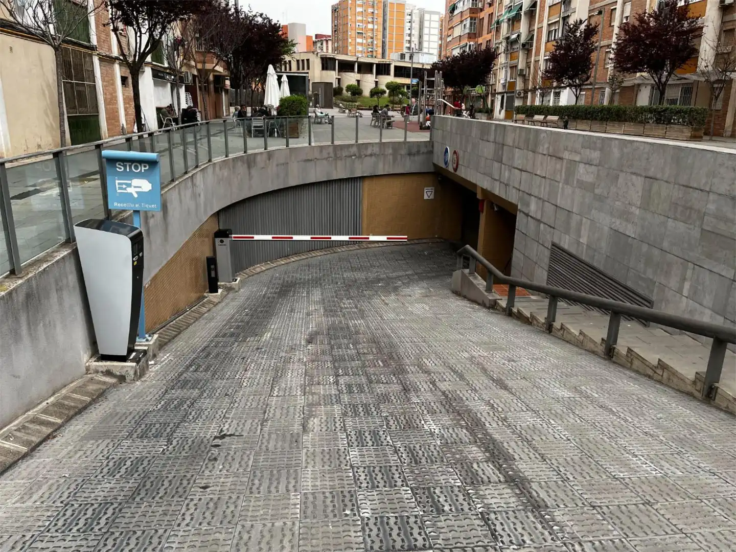 Garaje en venta en Carrer de Joan Arús i Borràs, 8, Sant Ildefons Vista exterior de Garaje en venta en Cornellà de Llobregat
