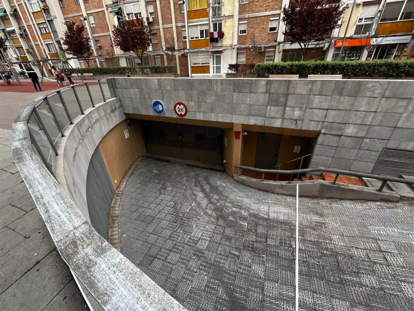 Garaje en venta en Carrer de Joan Arús i Borràs, 8, Sant Ildefons Parking de Garaje en venta en Cornellà de Llobregat