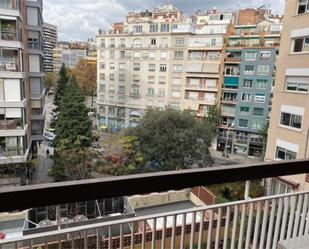 Vista exterior de Pis de lloguer en  Barcelona Capital amb Aire condicionat i Balcó