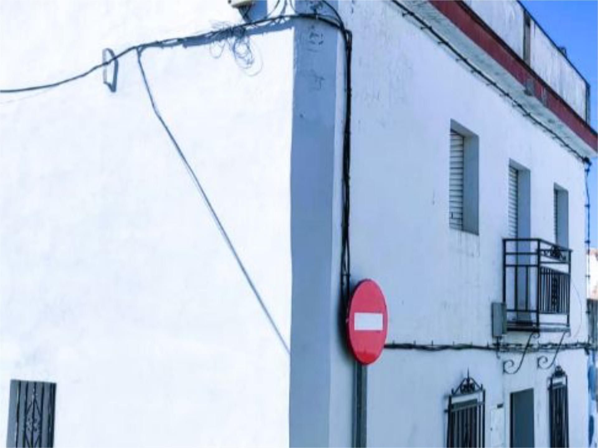 Vista exterior de Casa adosada en venda en La Puebla de los Infantes amb Terrassa i Balcó