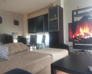 Sala d'estar de Casa o xalet en venda en Cabezón de Pisuerga amb Aire condicionat, Terrassa i Balcó