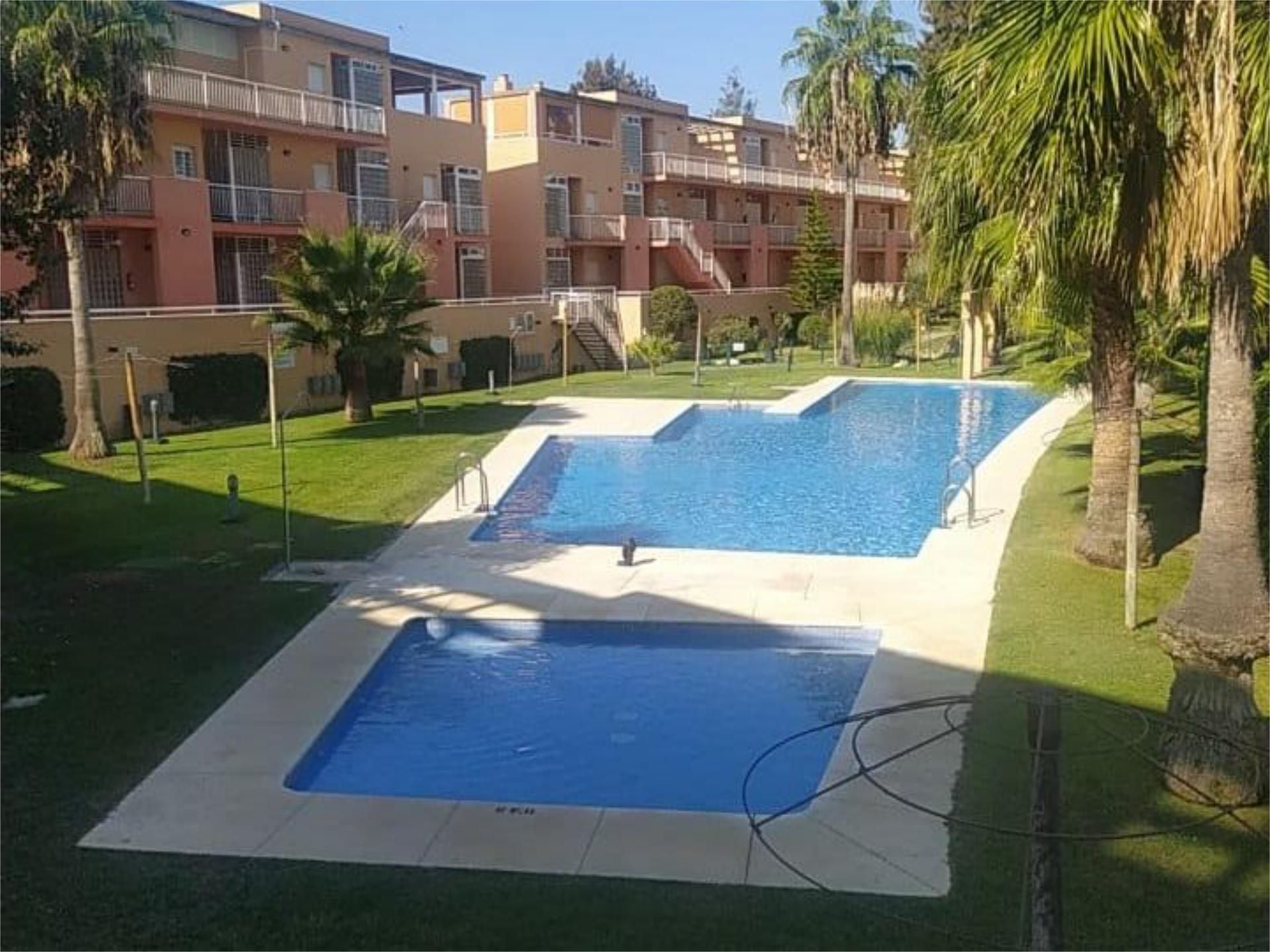 Piscina de Apartament de lloguer en Islantilla amb Piscina