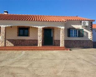 Exterior view of House or chalet for sale in Badajoz Capital  with Swimming Pool