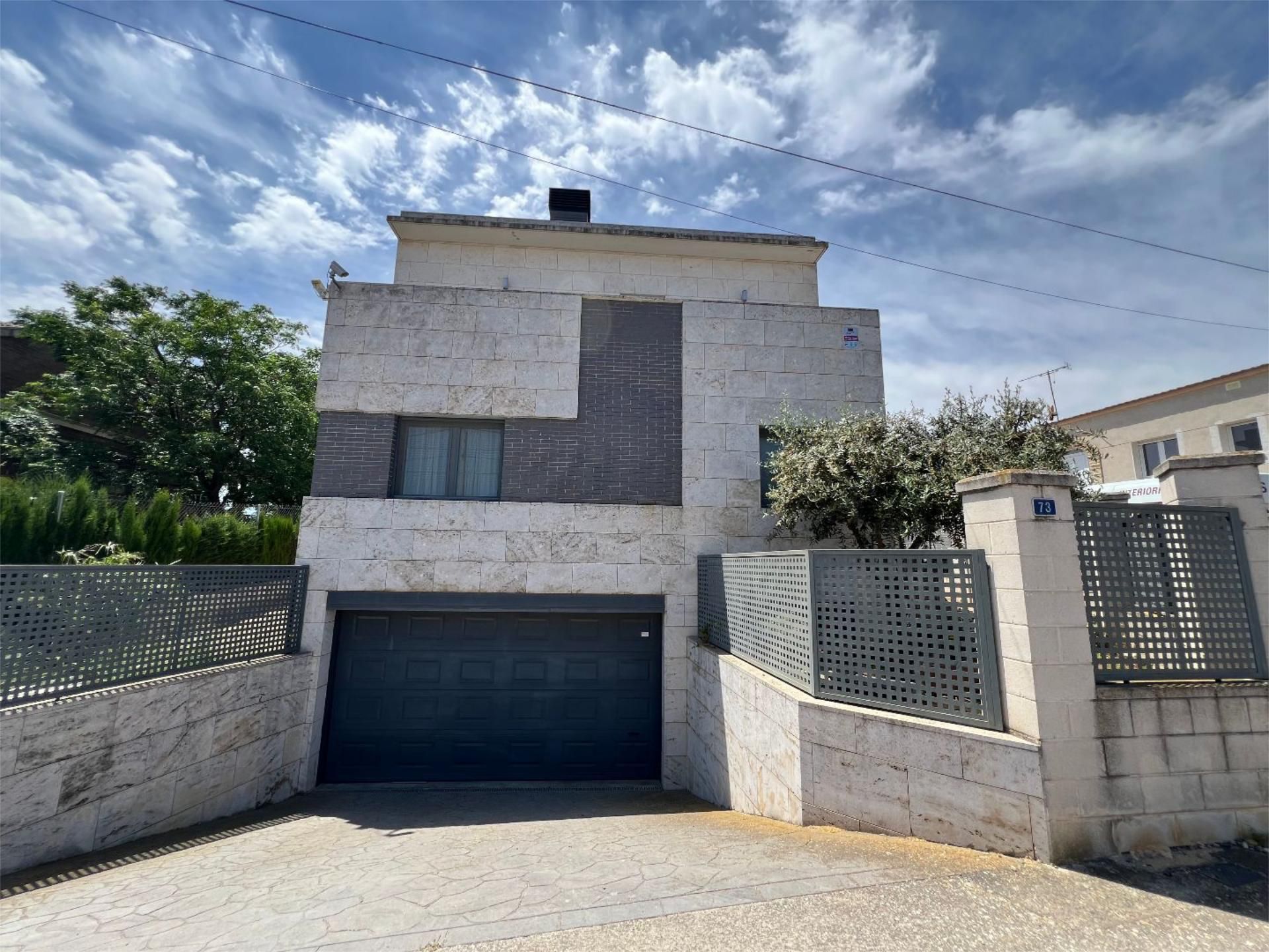 Vista exterior de Casa o xalet en venda en Rosselló amb Aire condicionat, Terrassa i Piscina