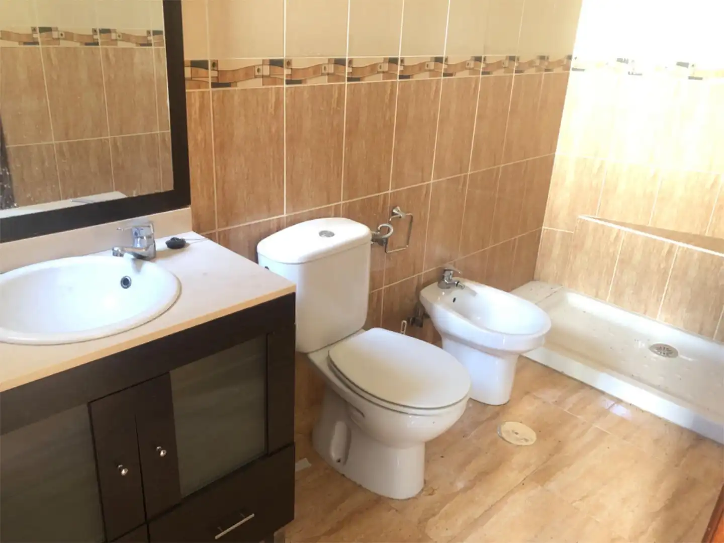 Piso en venta en Calle la Teja, 51, Martos Baño de Piso en venta en Martos con Jardín privado, Terraza y Trastero