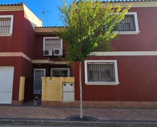 Vista exterior de Casa adosada en venda en Los Alcázares amb Aire condicionat i Terrassa