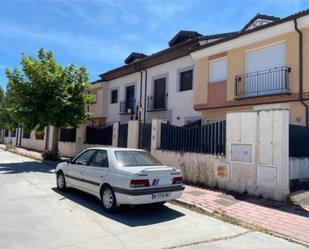 Exterior view of Single-family semi-detached for sale in Arévalo  with Terrace and Swimming Pool