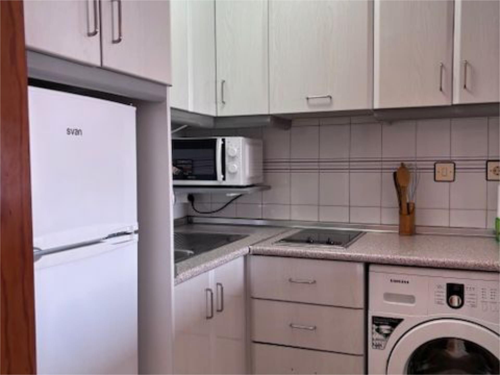 Cuina de Apartament de lloguer en Pilar de la Horadada amb Jardí privat, Terrassa i Piscina