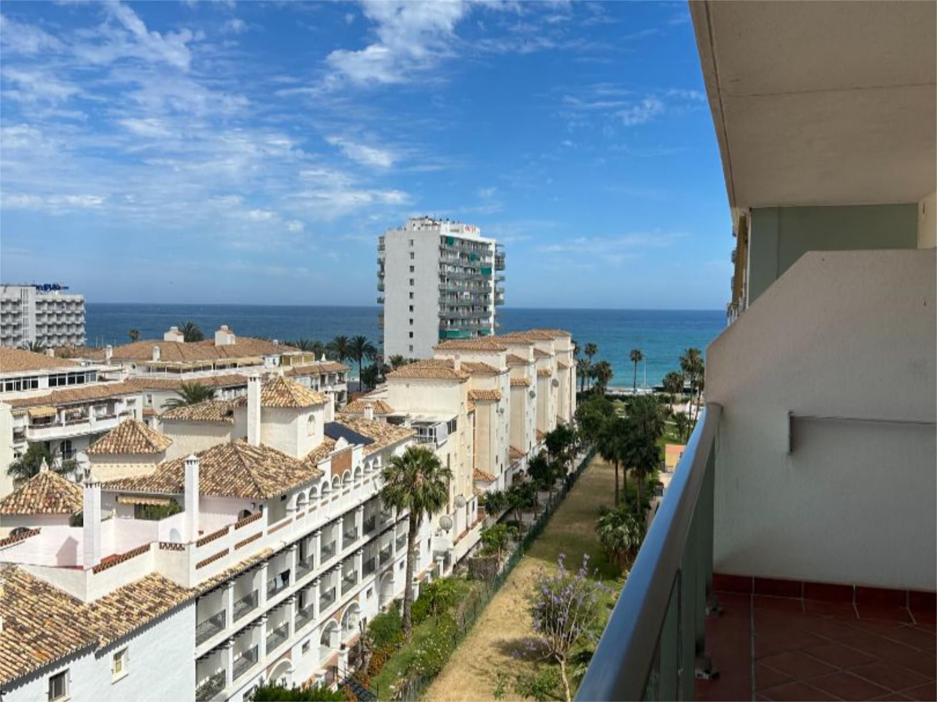 Vista exterior de Apartament de lloguer en Benalmádena amb Aire condicionat, Terrassa i Piscina