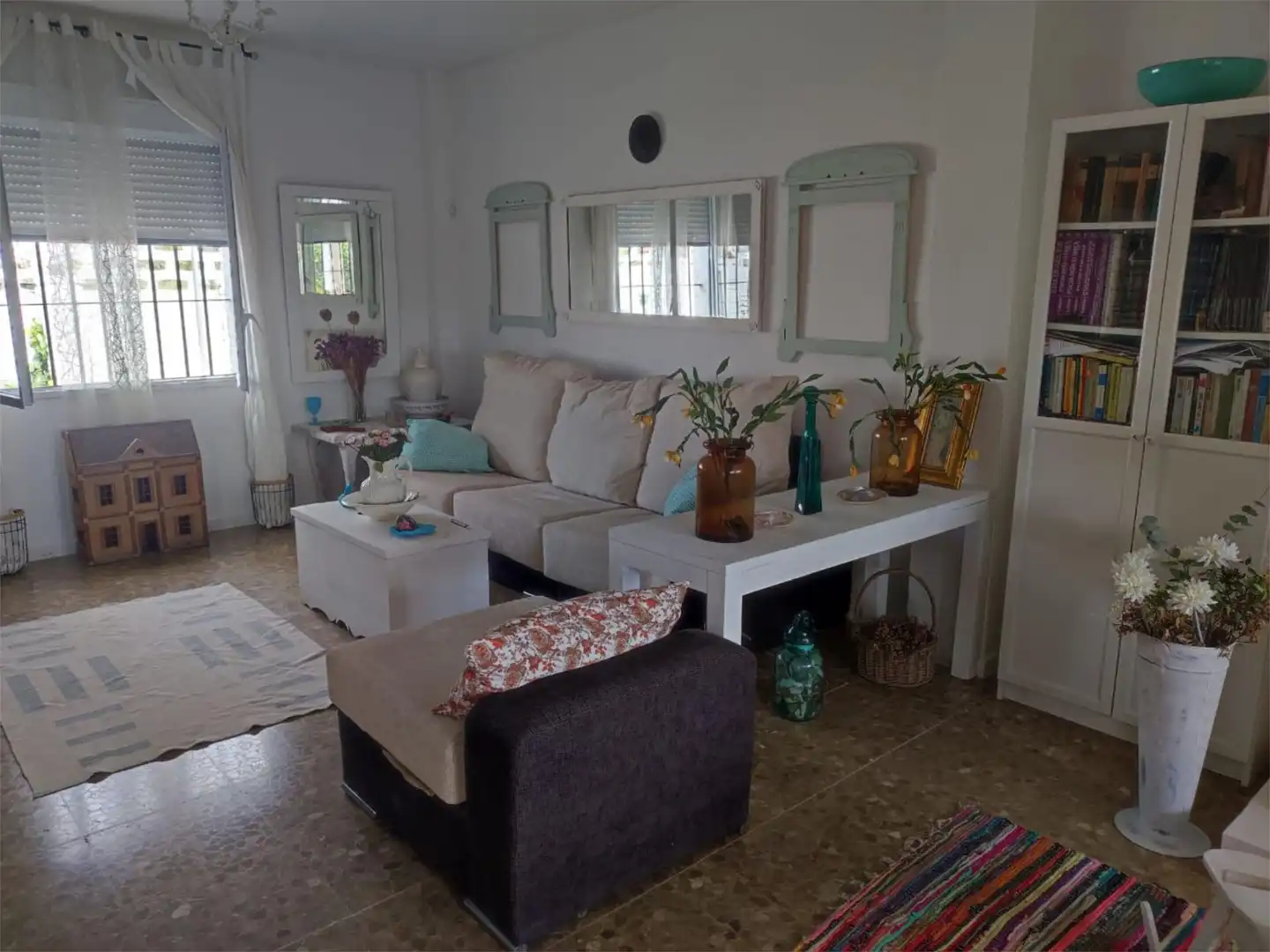 Casa o xalet en venda a Calle Otero, 1, Torrequinto Sala d'estar de Casa o xalet en venda en Alcalá de Guadaira amb Jardí privat, Piscina i Videoporter