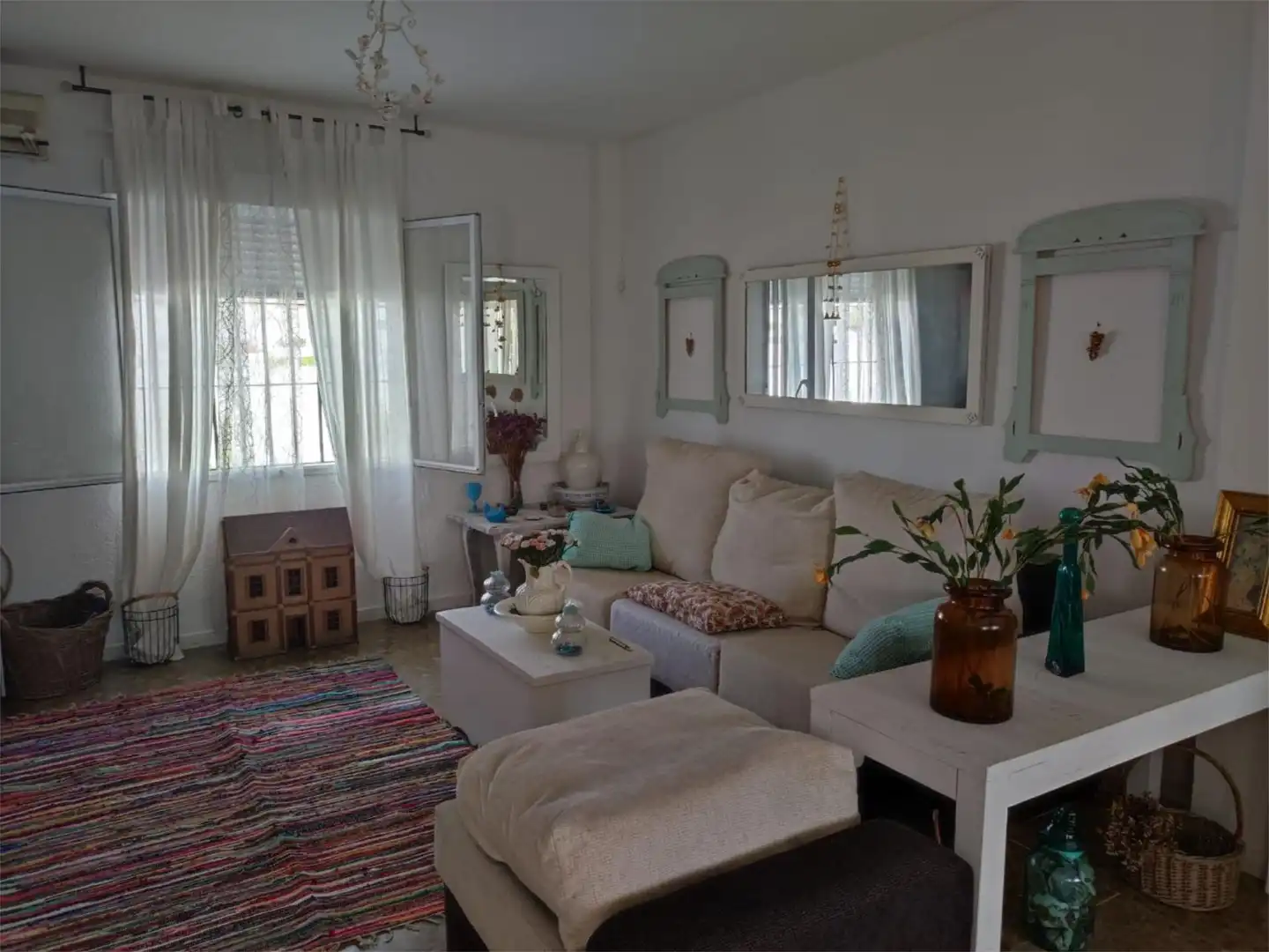 Casa o xalet en venda a Calle Otero, 1, Torrequinto Sala d'estar de Casa o xalet en venda en Alcalá de Guadaira amb Jardí privat, Piscina i Videoporter