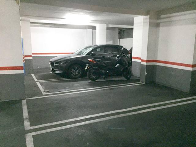 Garaje en Alquiler en Carrer de Trajà, 10 en La Font de la Guatlla