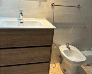 Bathroom of Apartment for sale in Pontevedra Capital 